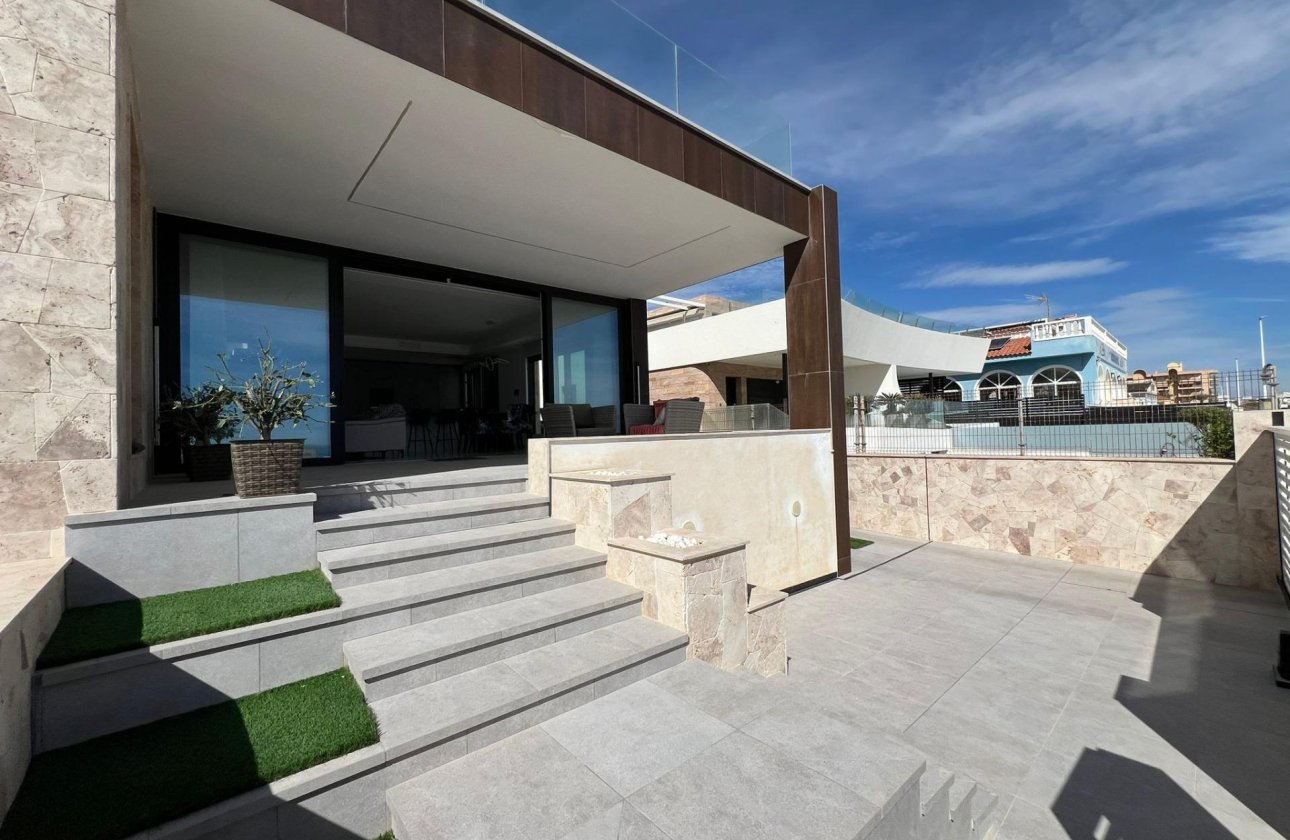 Resale - Villa -
Torrevieja - La Mata