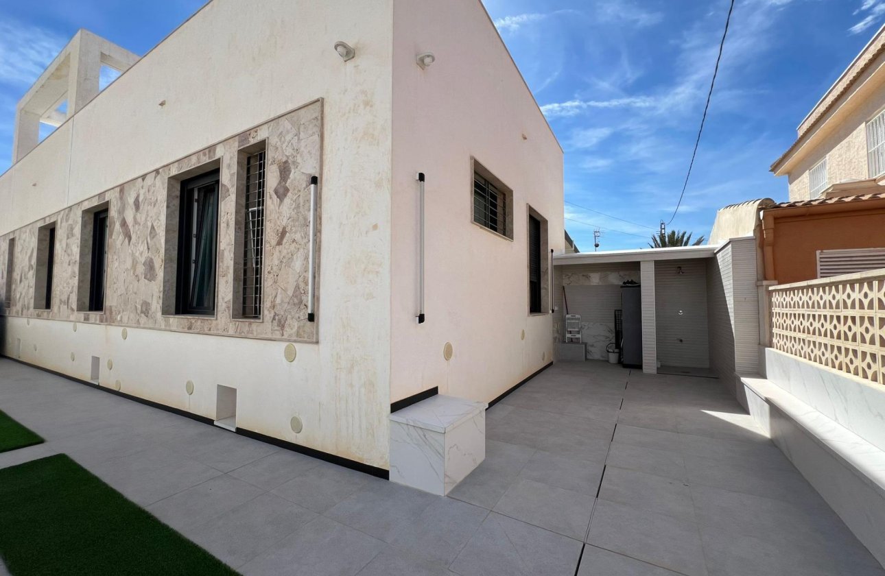 Resale - Villa -
Torrevieja - La Mata