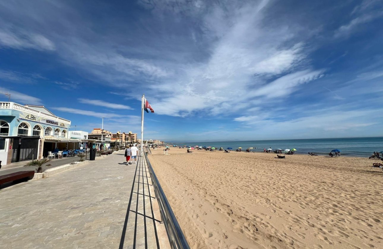 Resale - Villa -
Torrevieja - La Mata