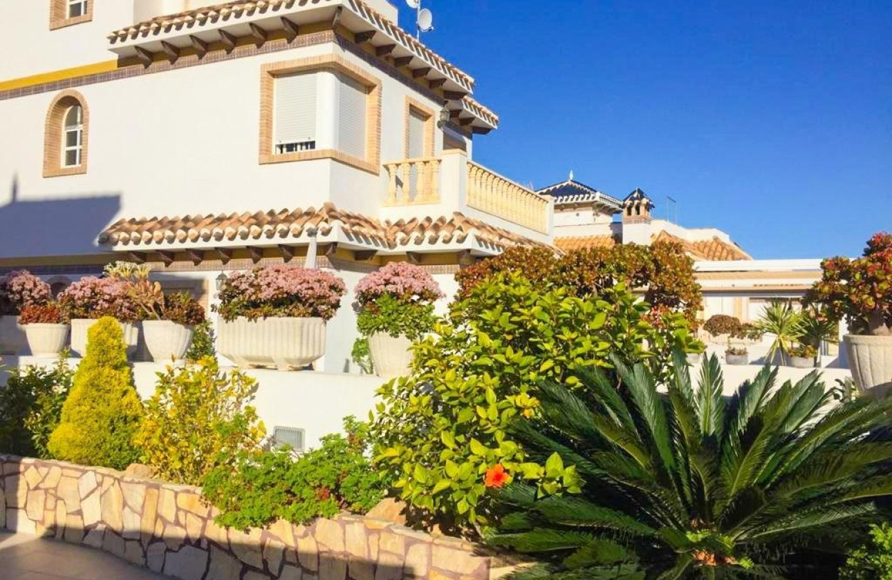 Resale - Villa -
Torrevieja - La Mata