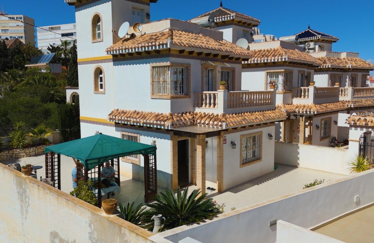 Resale - Villa -
Torrevieja - La Mata