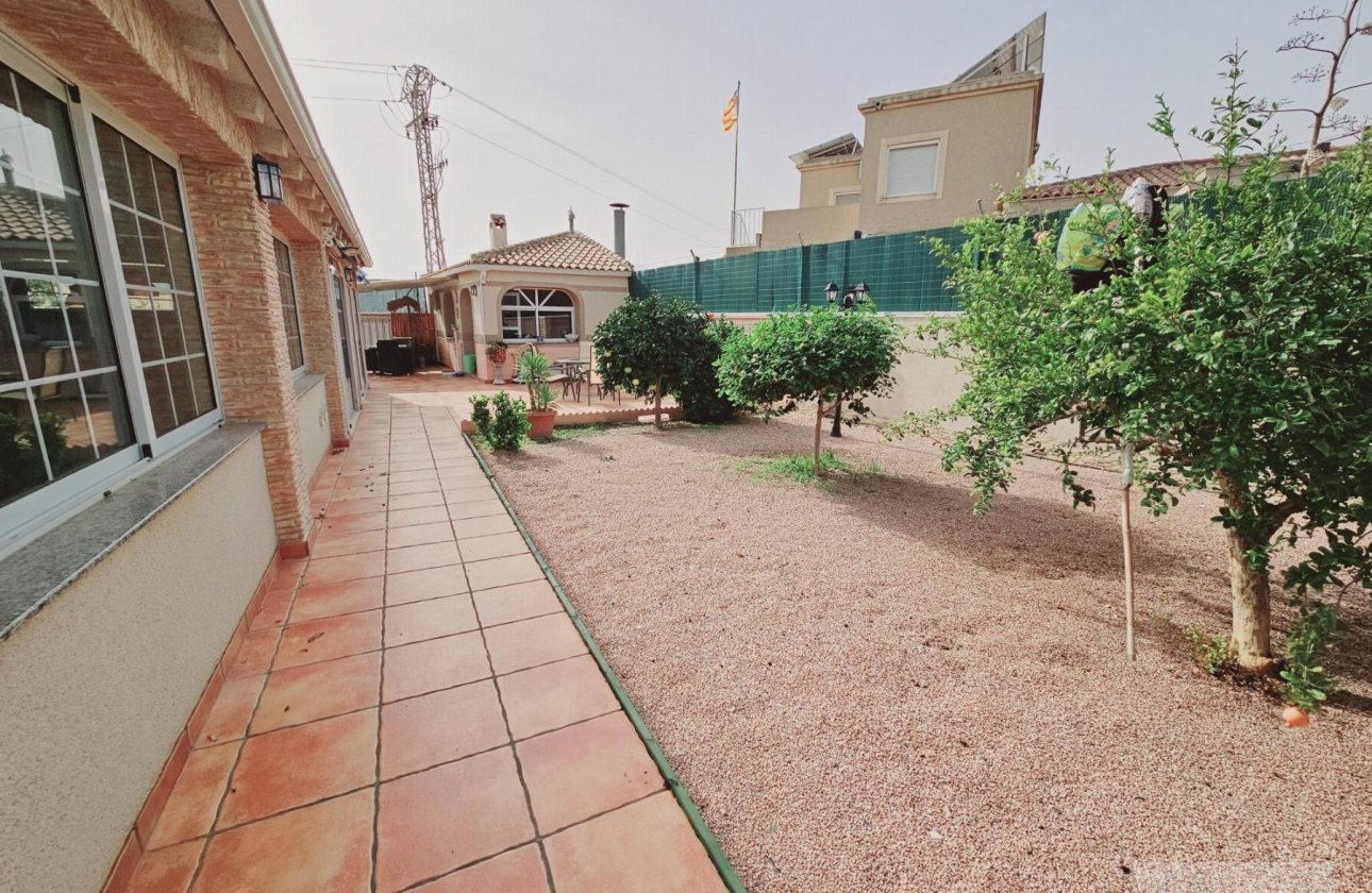 Resale - Villa -
Torrevieja - La Siesta - El Salado - Torreta