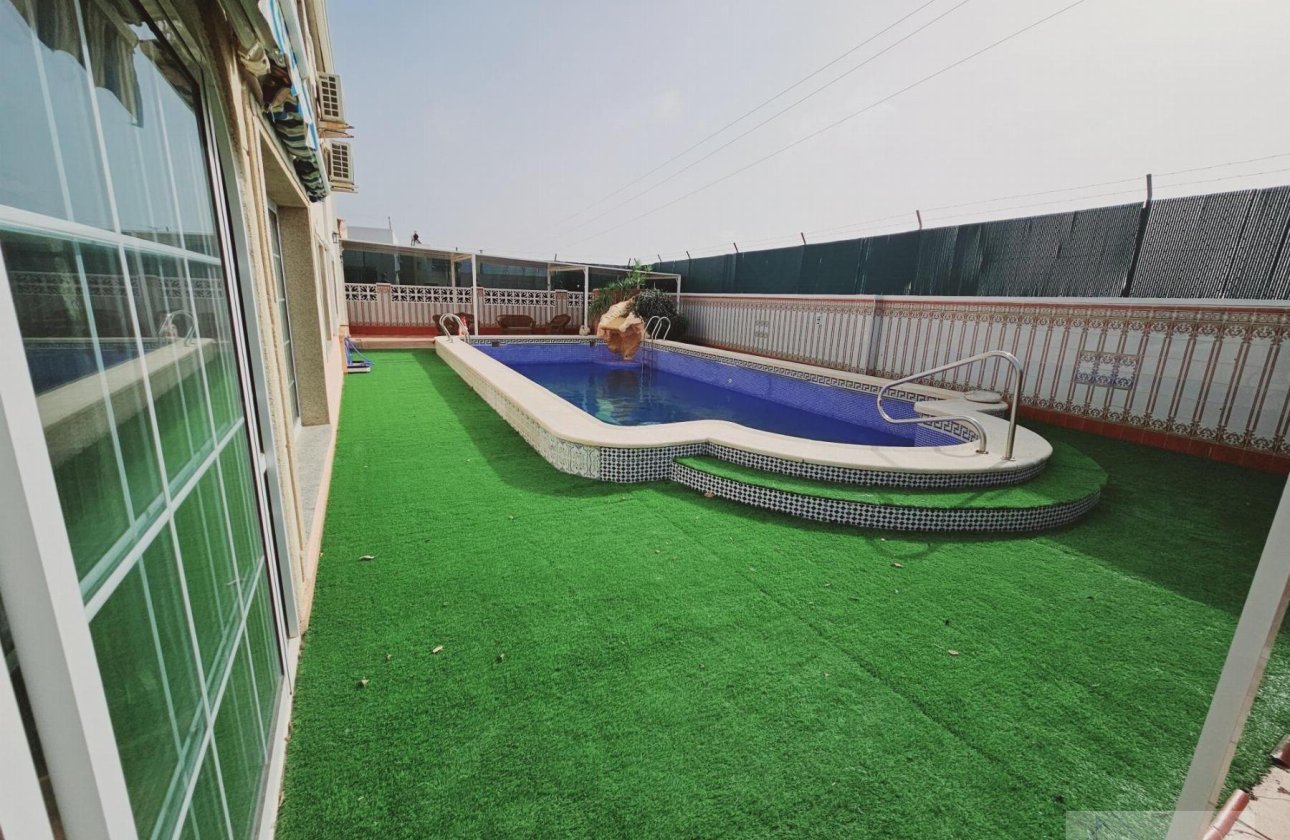 Resale - Villa -
Torrevieja - La Siesta - El Salado - Torreta