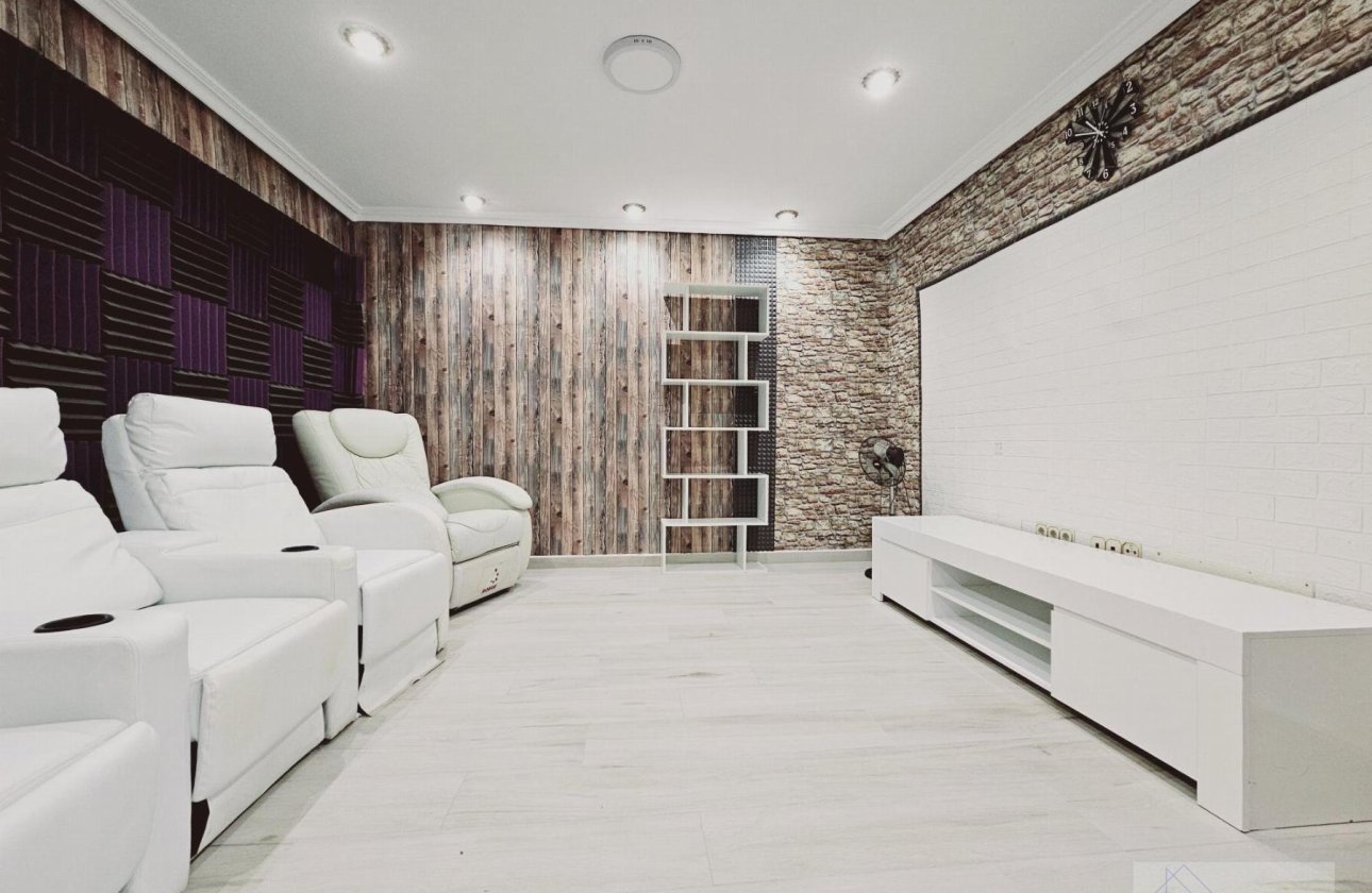 Resale - Villa -
Torrevieja - La Siesta - El Salado - Torreta