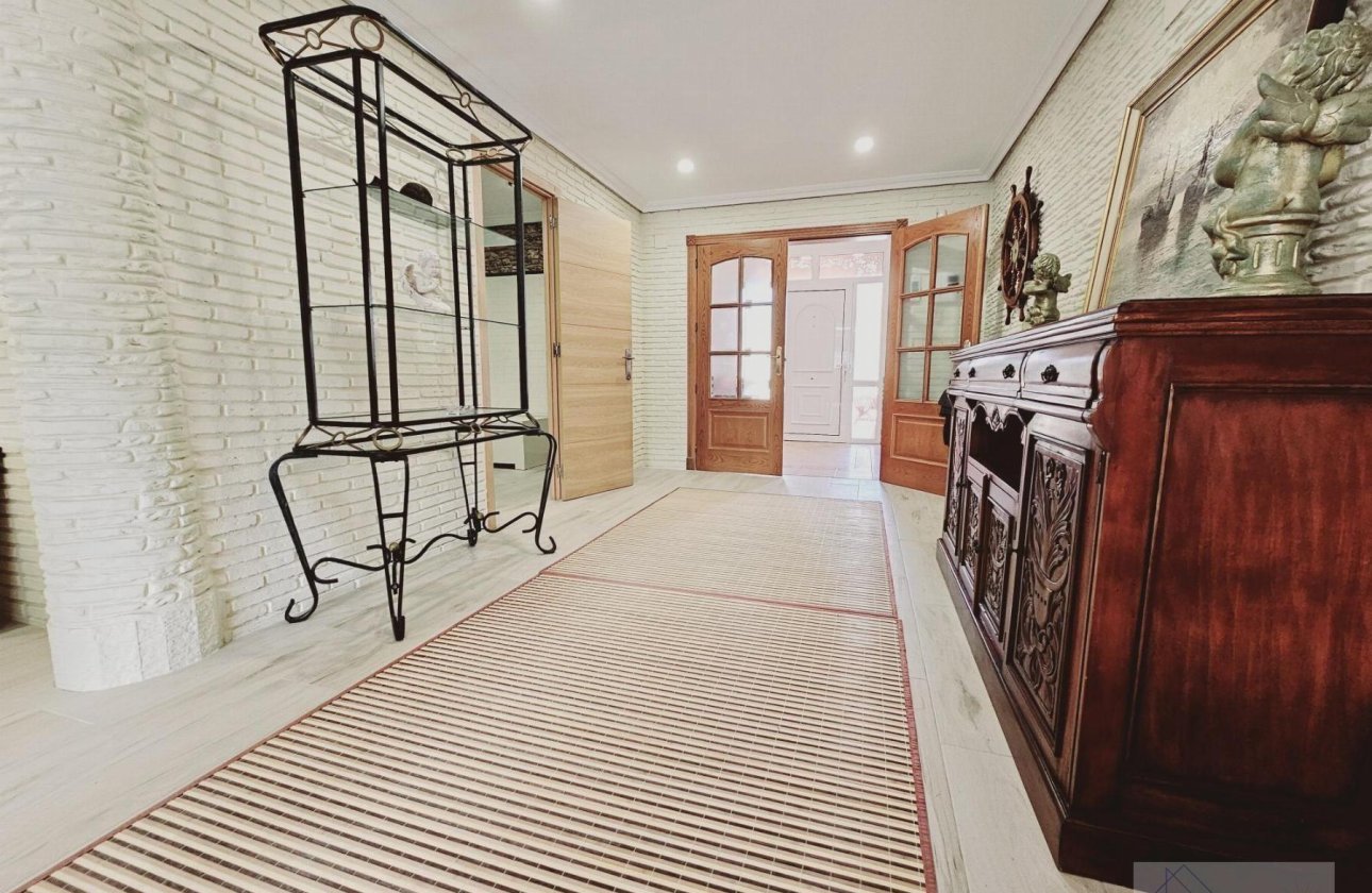 Resale - Villa -
Torrevieja - La Siesta - El Salado - Torreta