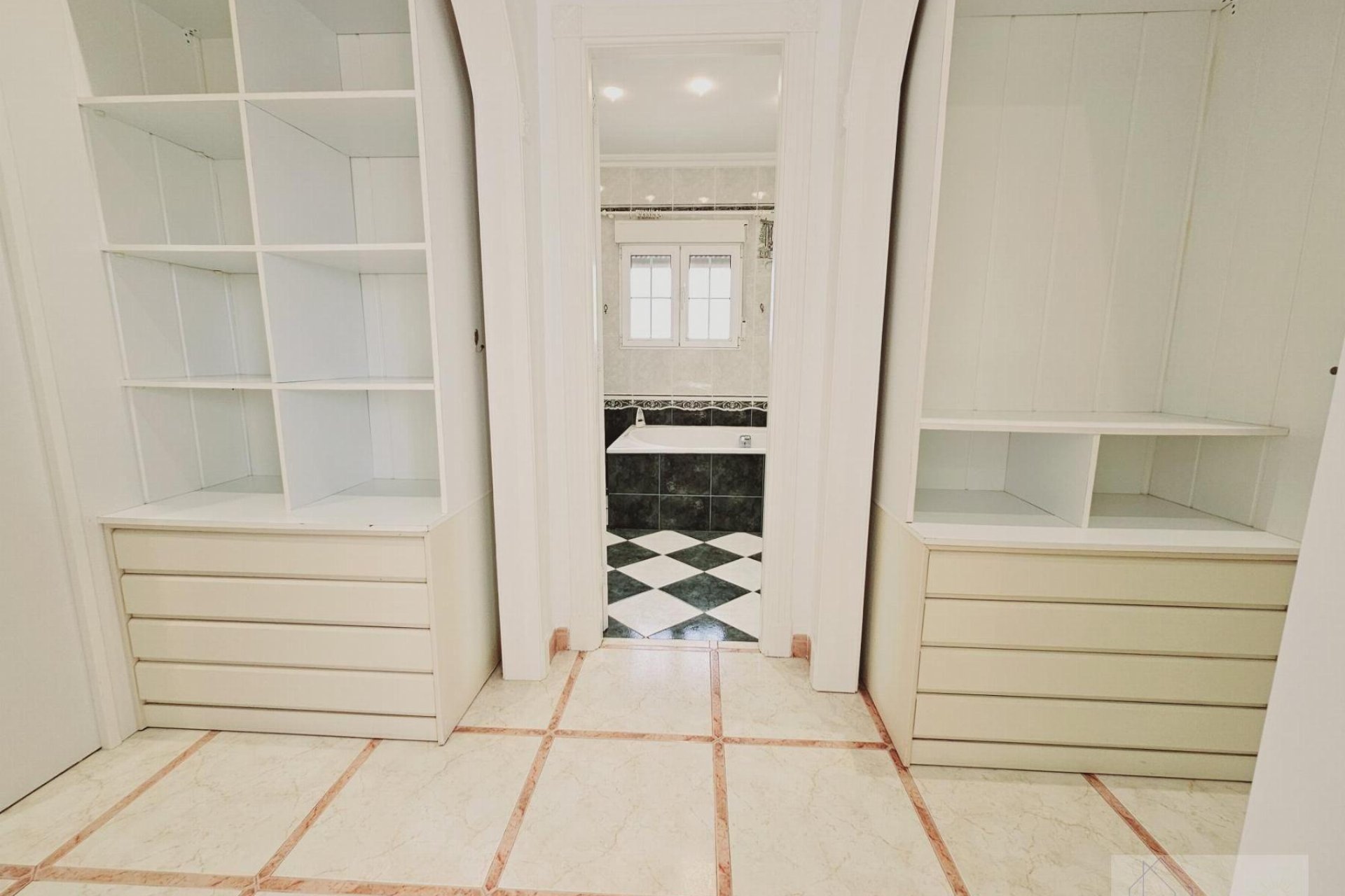 Resale - Villa -
Torrevieja - La Siesta - El Salado - Torreta