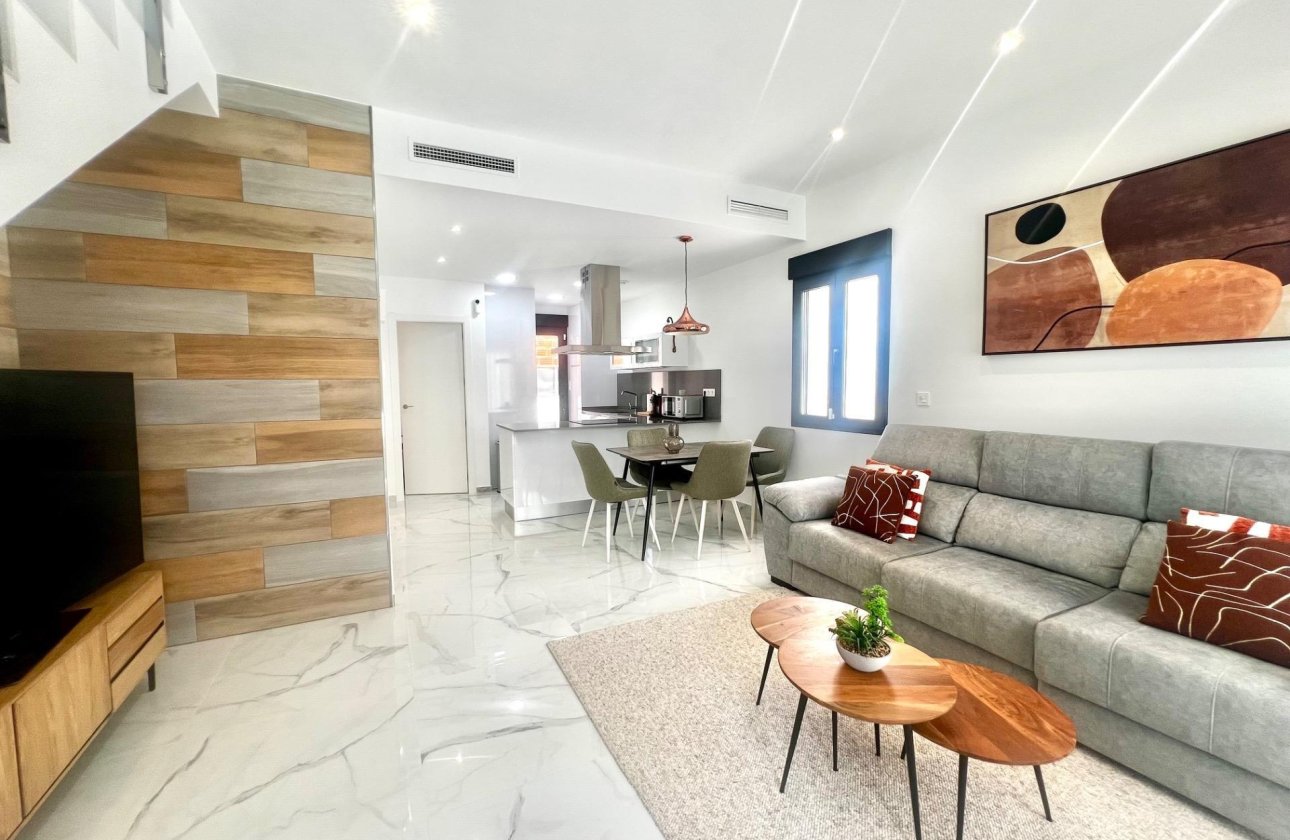 Resale - Villa -
Torrevieja - La Siesta - El Salado - Torreta