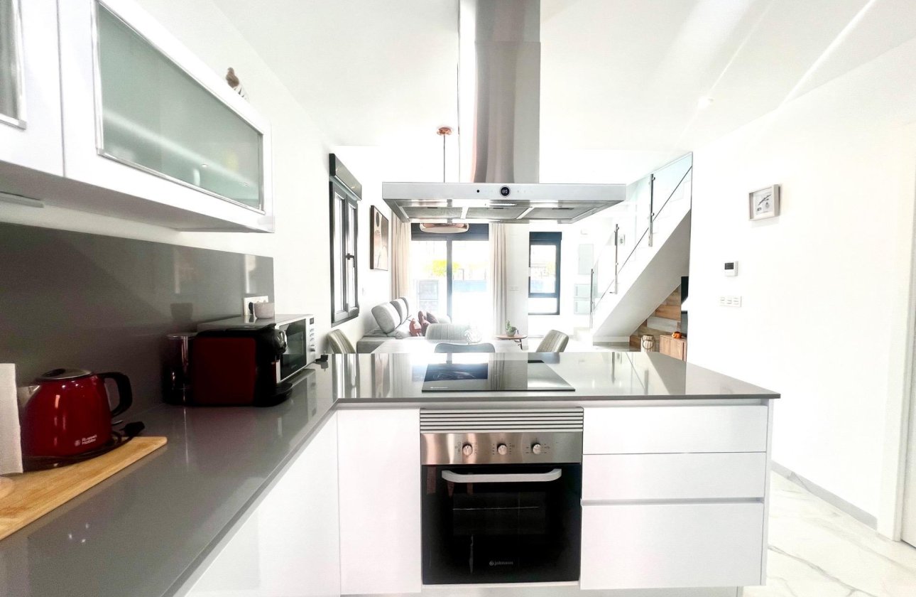 Resale - Villa -
Torrevieja - La Siesta - El Salado - Torreta