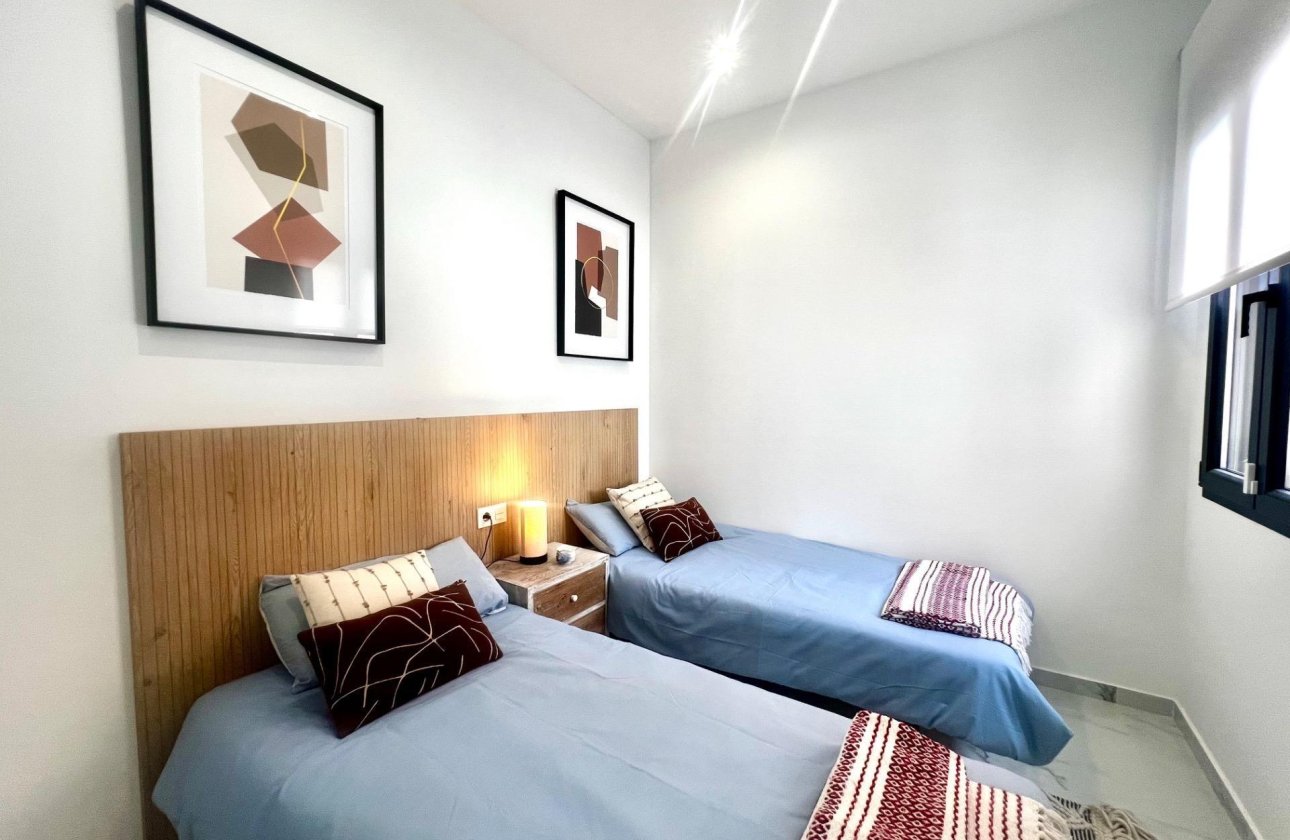 Resale - Villa -
Torrevieja - La Siesta - El Salado - Torreta