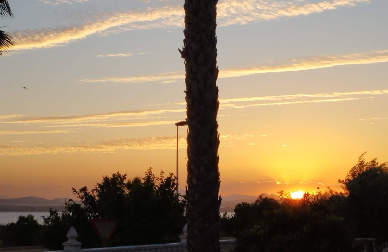 Resale - Villa -
Torrevieja - La Siesta - El Salado - Torreta