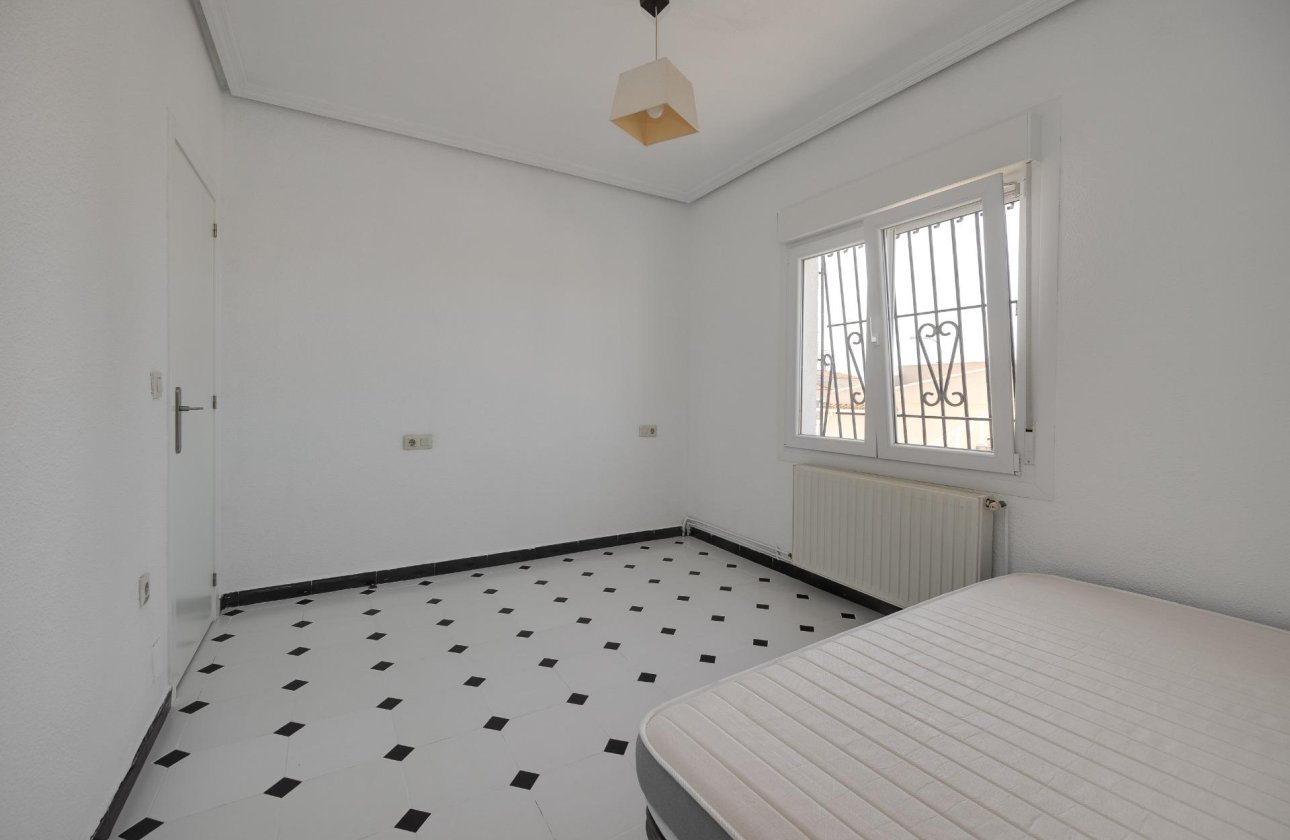 Resale - Villa -
Torrevieja - La Siesta - El Salado - Torreta