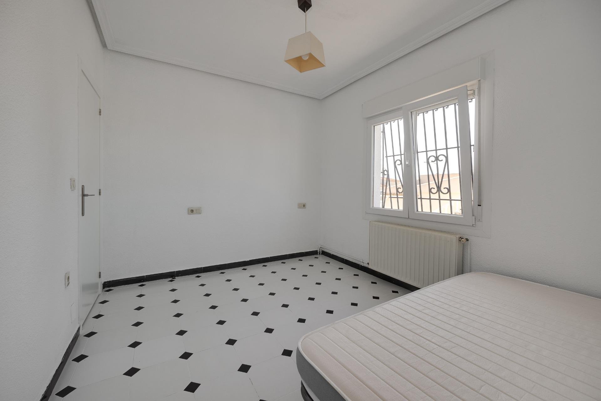 Resale - Villa -
Torrevieja - La Siesta - El Salado - Torreta