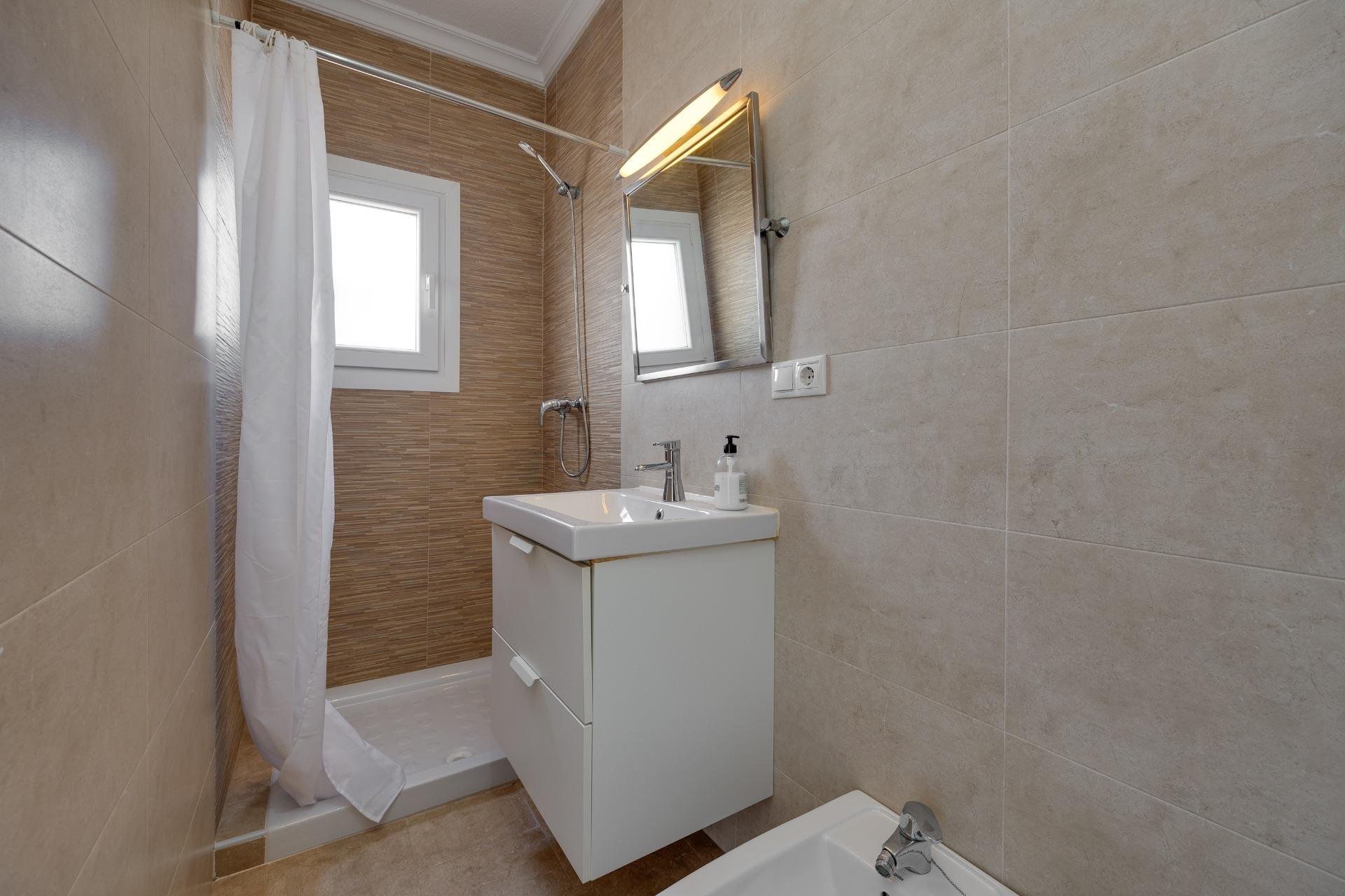 Resale - Villa -
Torrevieja - La Siesta - El Salado - Torreta