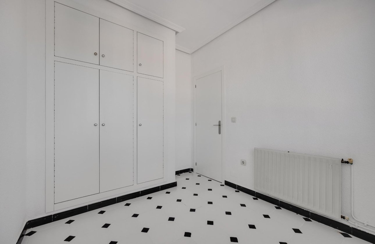 Resale - Villa -
Torrevieja - La Siesta - El Salado - Torreta