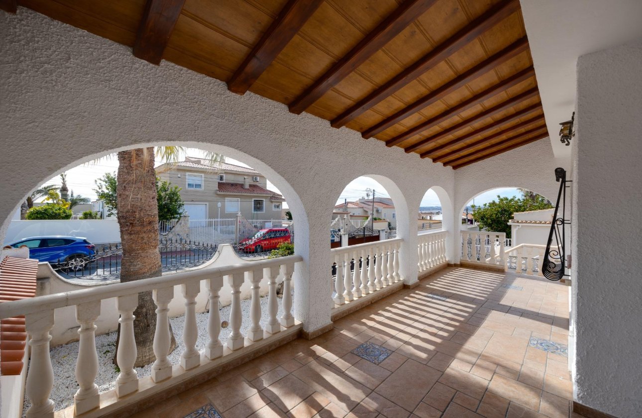 Resale - Villa -
Torrevieja - La Siesta - El Salado - Torreta