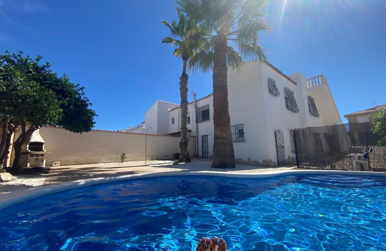 Resale - Villa -
Torrevieja - La Siesta - El Salado - Torreta