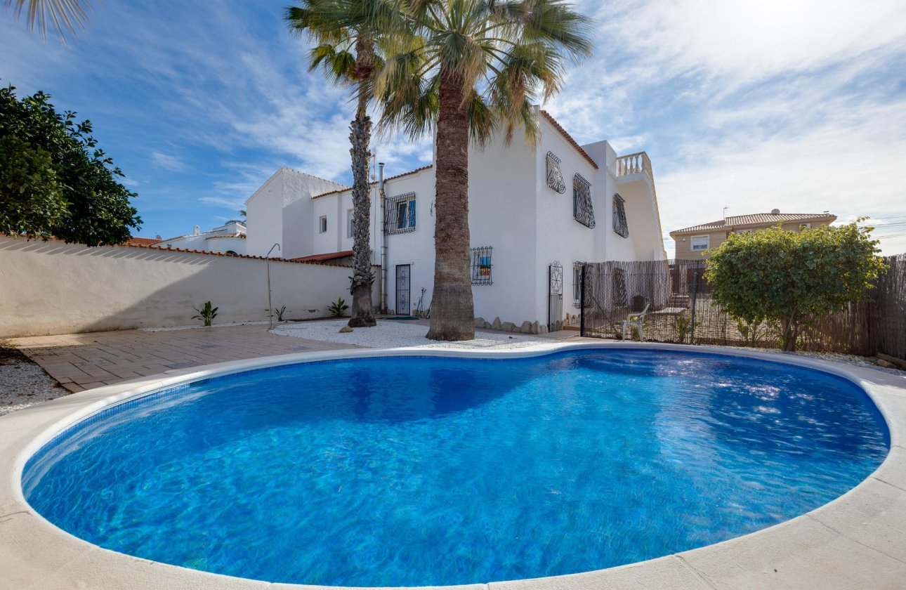 Resale - Villa -
Torrevieja - La Siesta - El Salado - Torreta