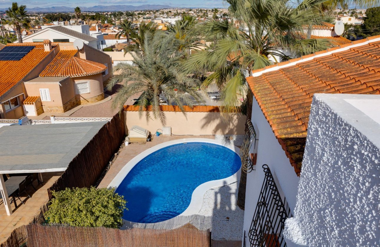 Resale - Villa -
Torrevieja - La Siesta - El Salado - Torreta