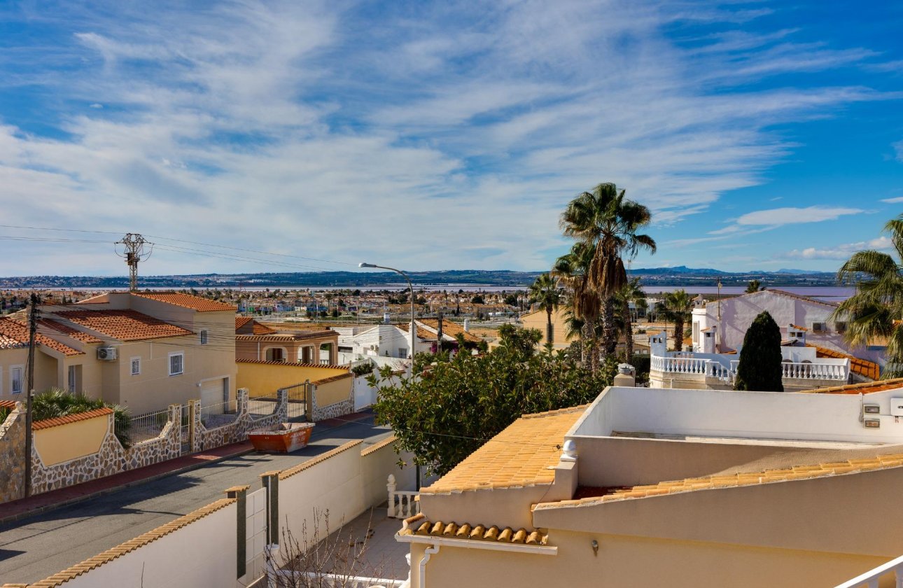 Resale - Villa -
Torrevieja - La Siesta - El Salado - Torreta