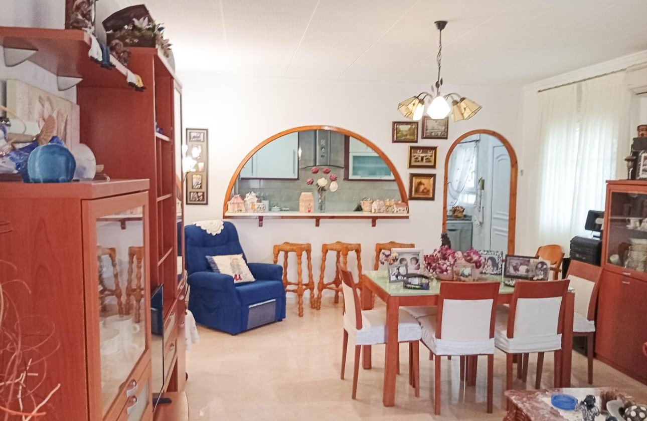 Resale - Villa -
Torrevieja - La Siesta - El Salado - Torreta