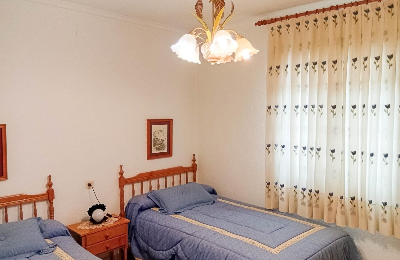 Resale - Villa -
Torrevieja - La Siesta - El Salado - Torreta