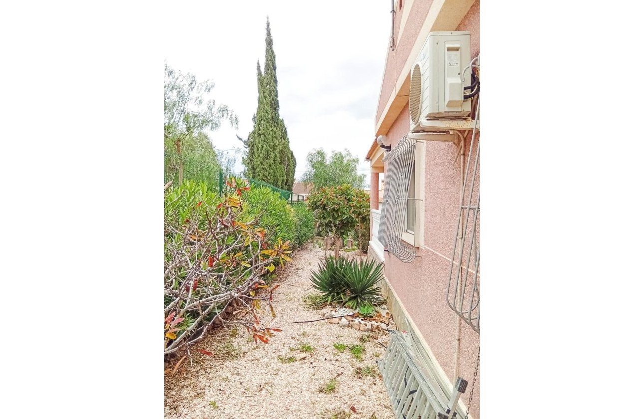 Resale - Villa -
Torrevieja - La Siesta - El Salado - Torreta