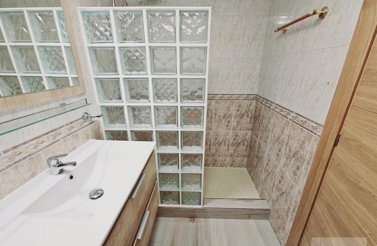 Resale - Villa -
Torrevieja - La Siesta - El Salado - Torreta