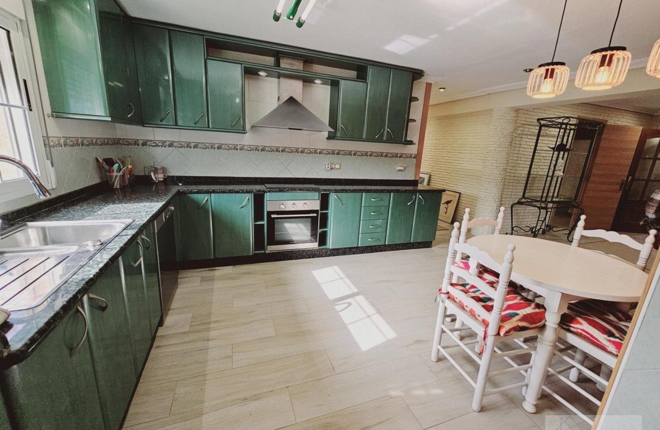 Resale - Villa -
Torrevieja - La Siesta - El Salado - Torreta