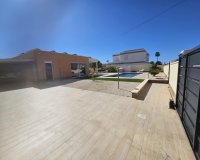 Resale - Villa -
Torrevieja - La Siesta - El Salado - Torreta