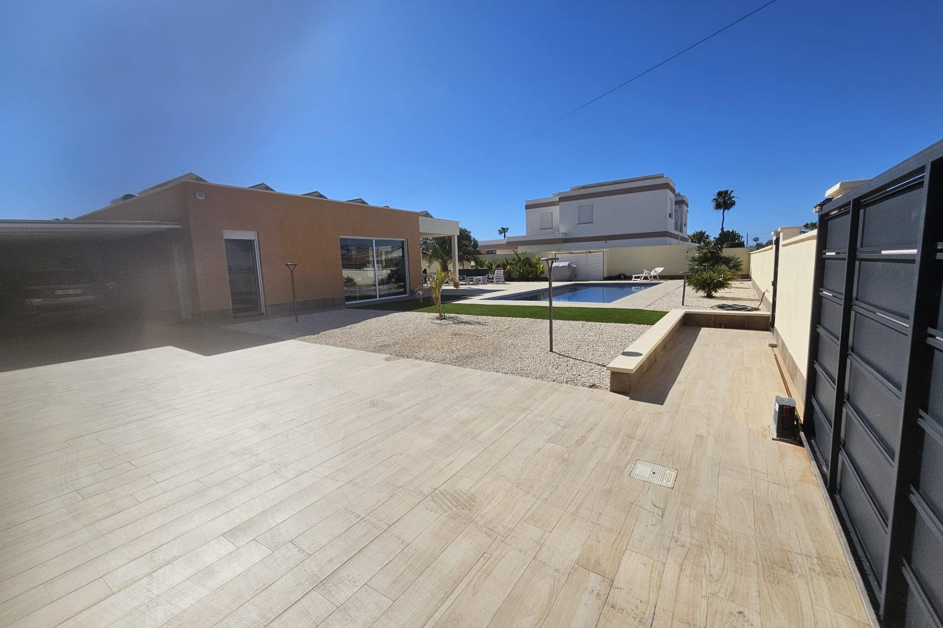 Resale - Villa -
Torrevieja - La Siesta - El Salado - Torreta