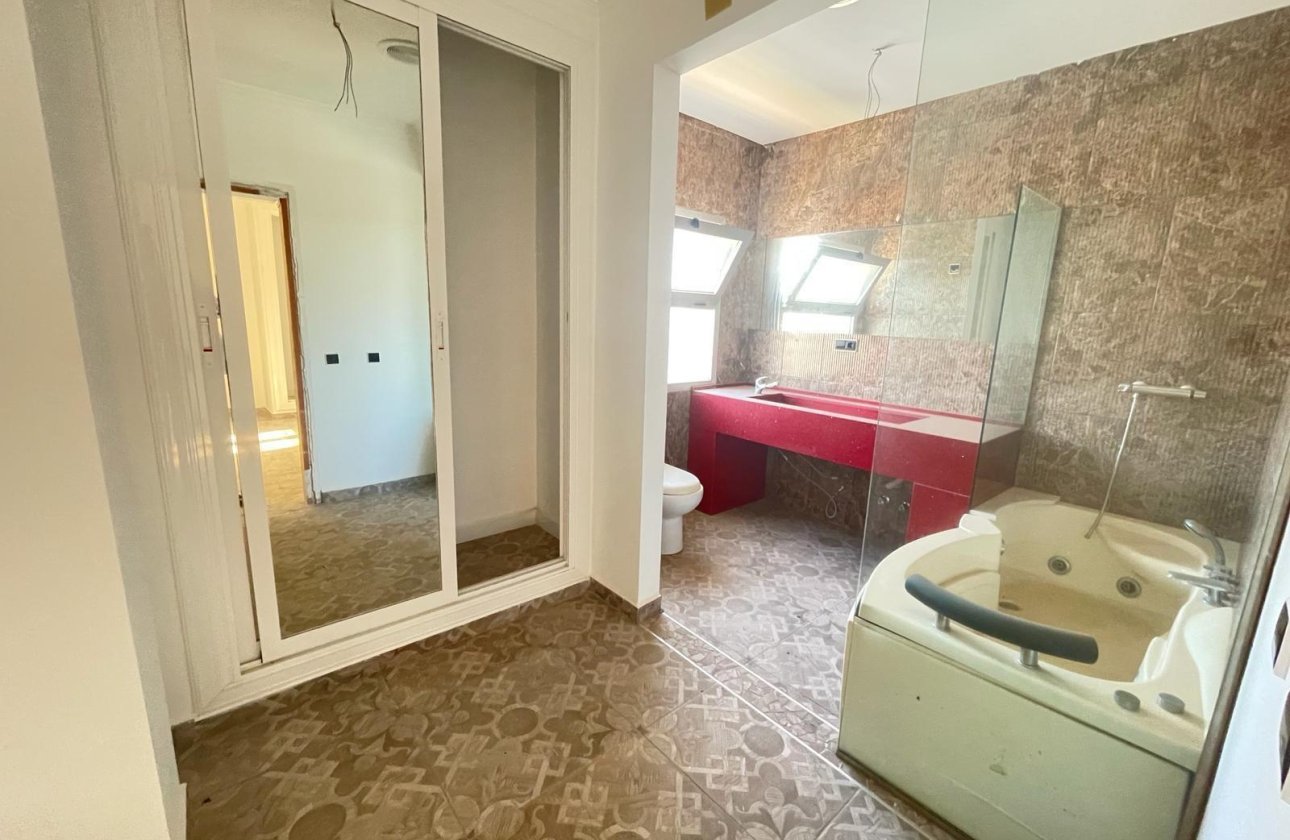 Resale - Villa -
Torrevieja - La Siesta - El Salado - Torreta