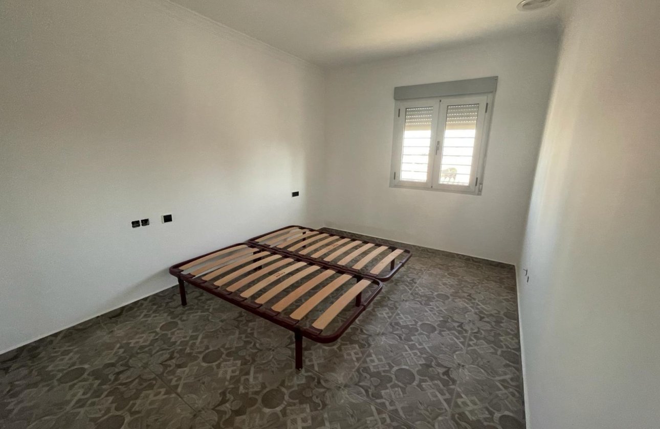Resale - Villa -
Torrevieja - La Siesta - El Salado - Torreta