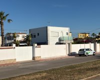 Resale - Villa -
Torrevieja - La Siesta - El Salado - Torreta