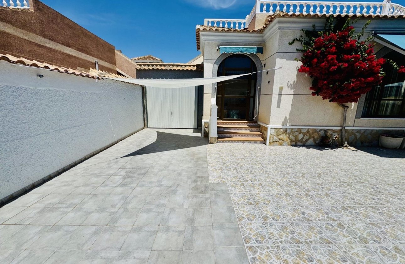 Resale - Villa -
Torrevieja - La Siesta - El Salado - Torreta