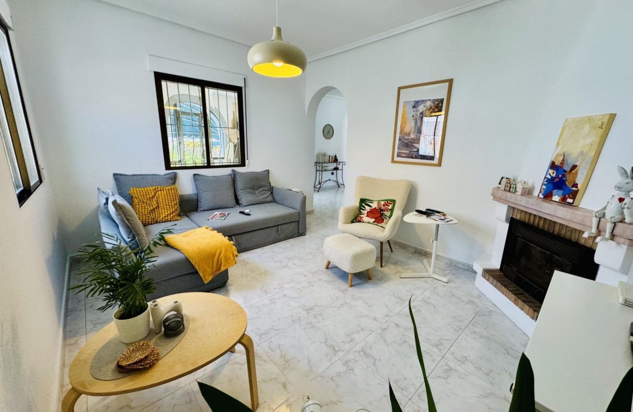 Resale - Villa -
Torrevieja - La Siesta - El Salado - Torreta