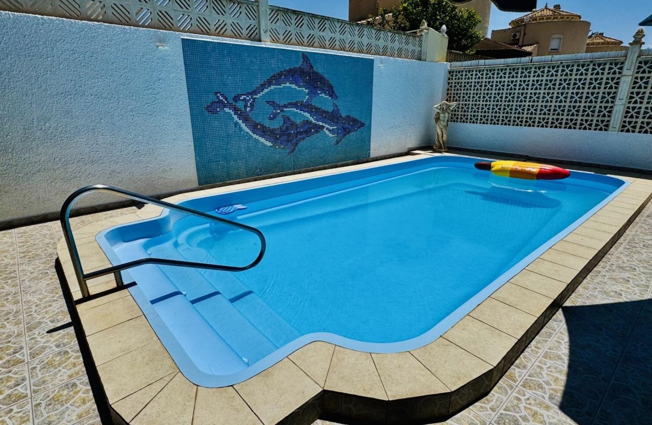Resale - Villa -
Torrevieja - La Siesta - El Salado - Torreta