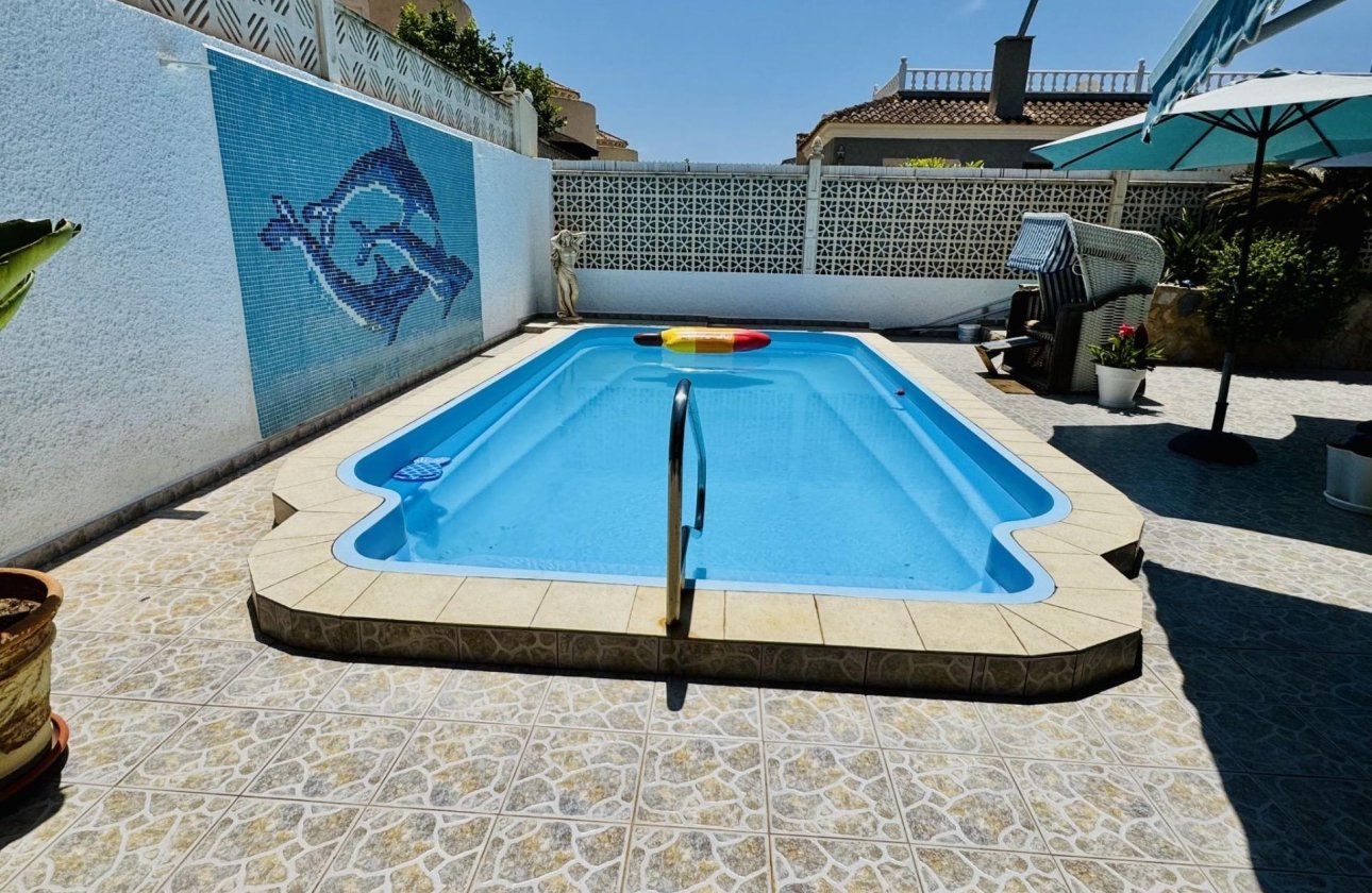 Resale - Villa -
Torrevieja - La Siesta - El Salado - Torreta