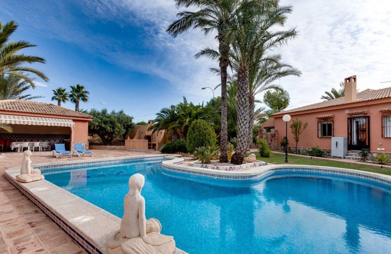 Resale - Villa -
Torrevieja - La Siesta - El Salado - Torreta