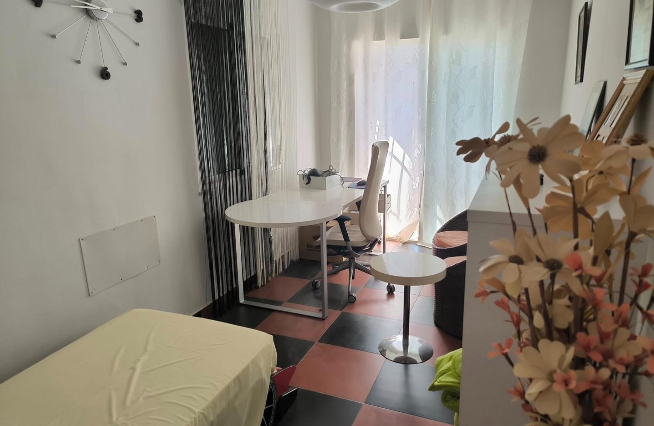 Resale - Villa -
Torrevieja - La Siesta