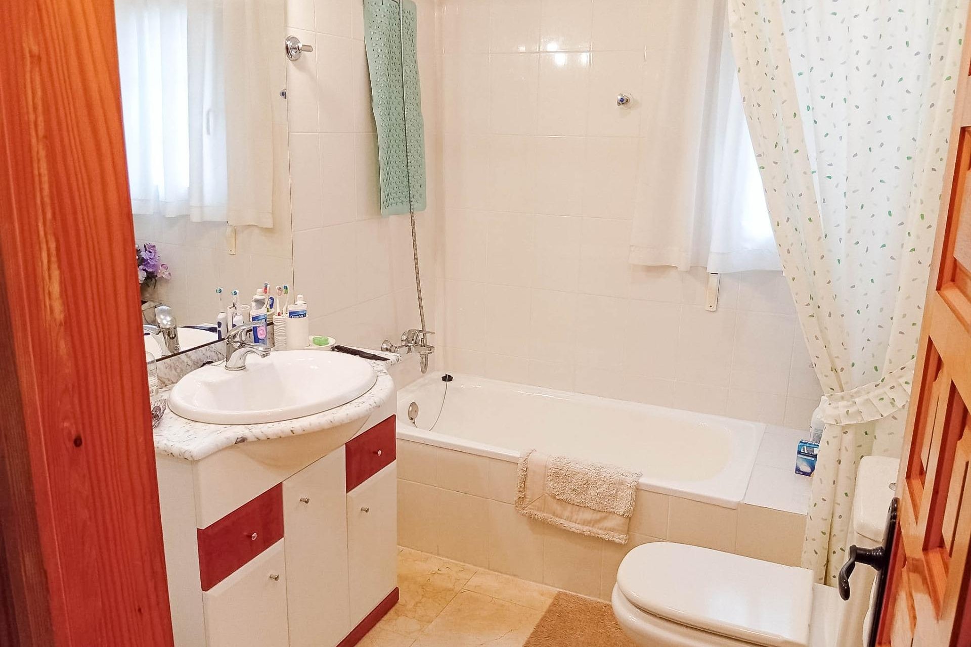 Resale - Villa -
Torrevieja - La Siesta