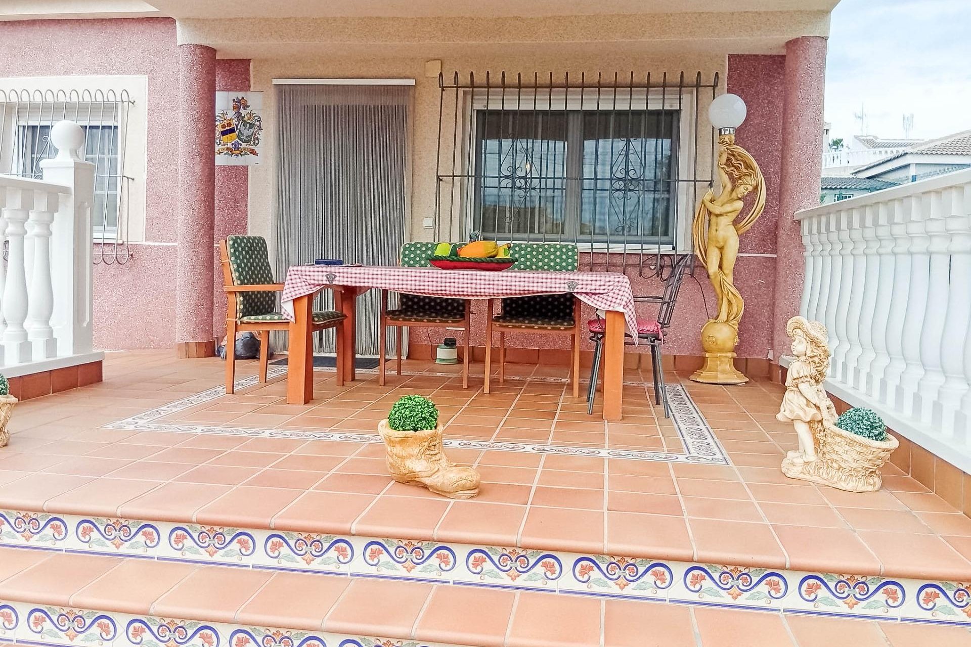 Resale - Villa -
Torrevieja - La Siesta