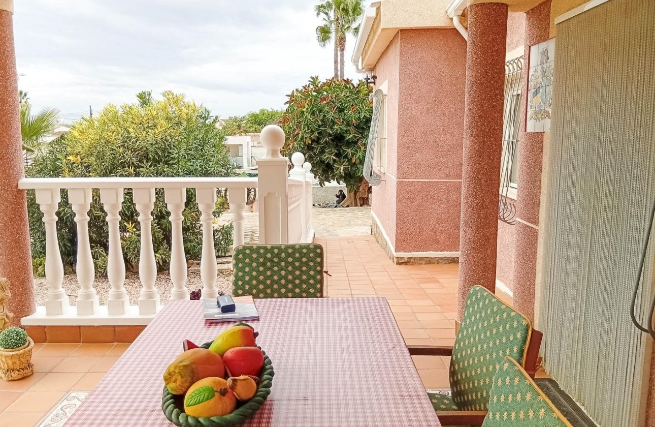 Resale - Villa -
Torrevieja - La Siesta
