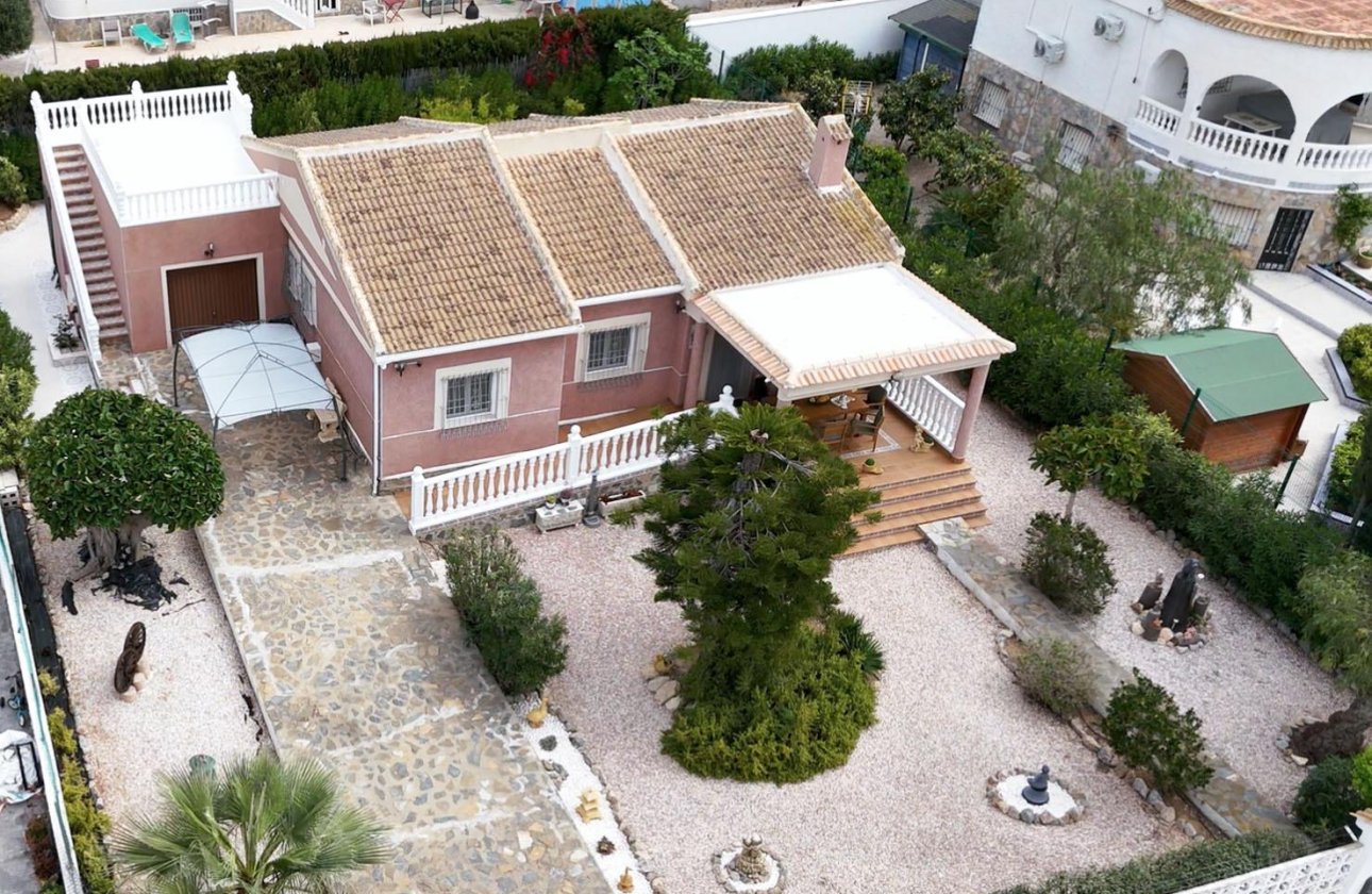 Resale - Villa -
Torrevieja - La Siesta