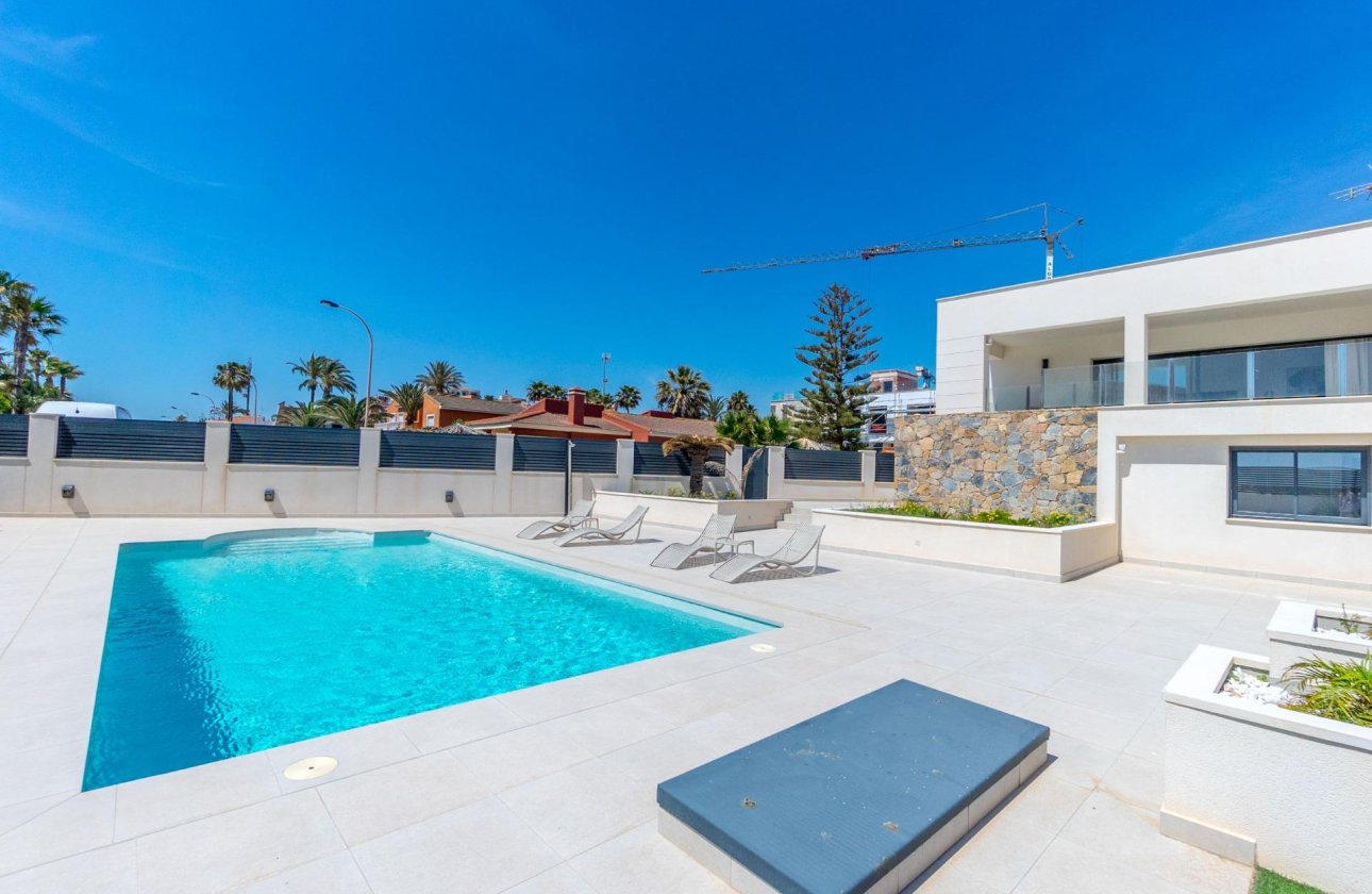 Resale - Villa -
Torrevieja - La Veleta