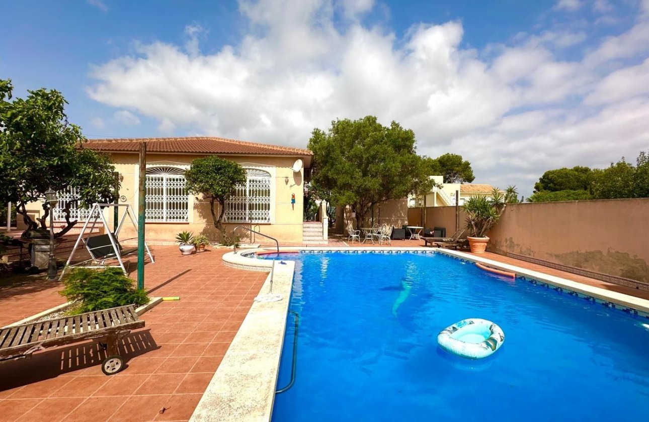 Resale - Villa -
Torrevieja - Los Balcones - Los Altos del Edén