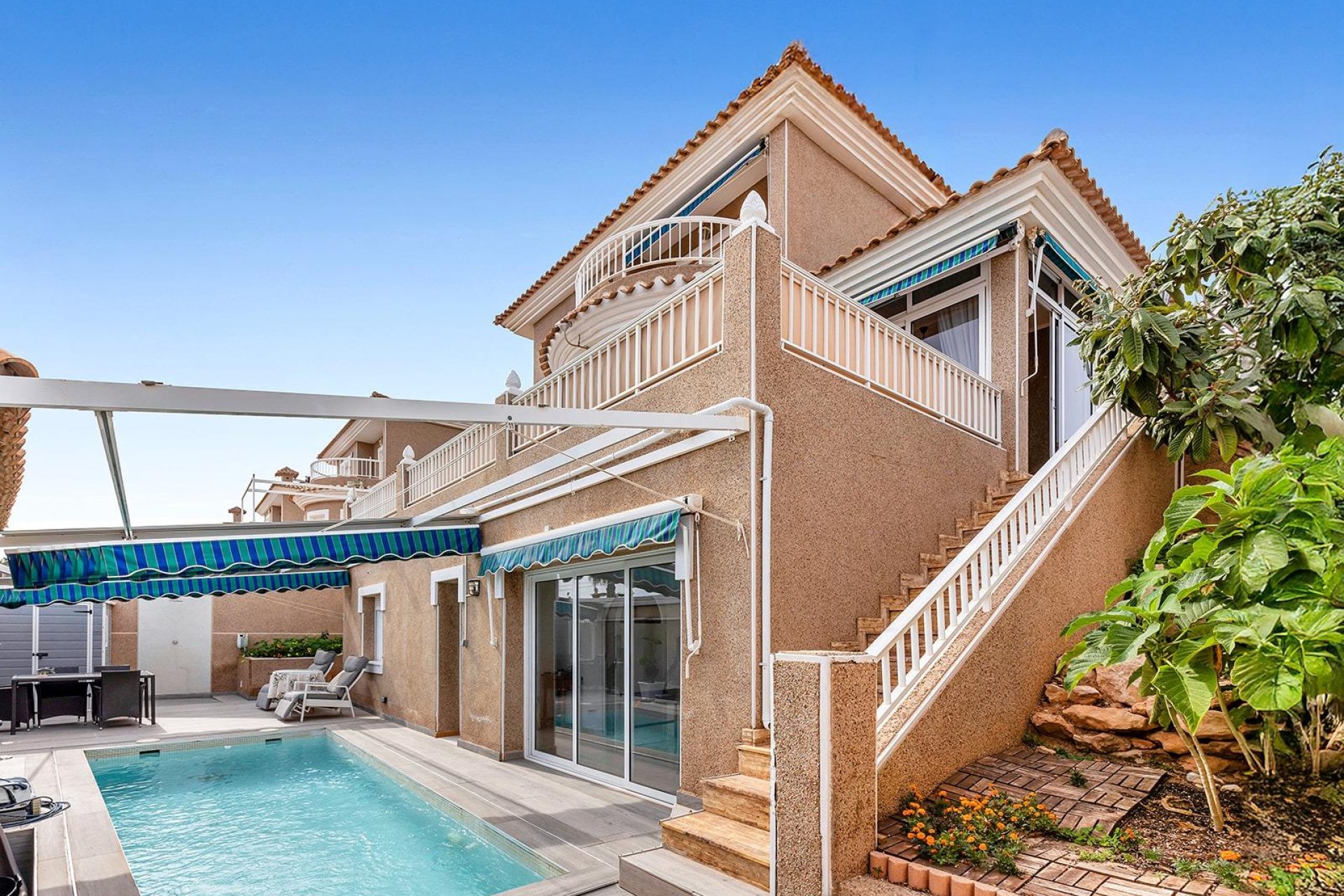 Resale - Villa -
Torrevieja - Los Balcones - Los Altos del Edén