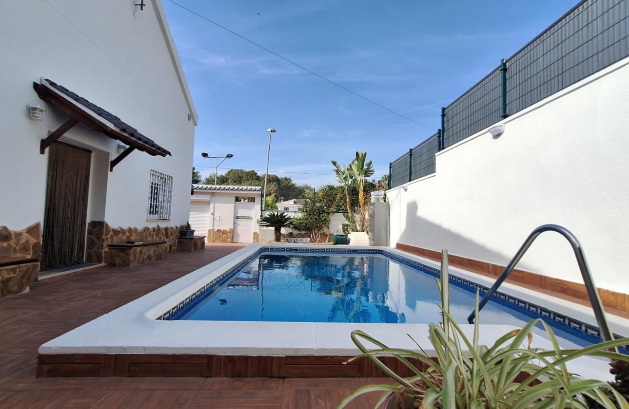 Resale - Villa -
Torrevieja - Los Balcones - Los Altos del Edén