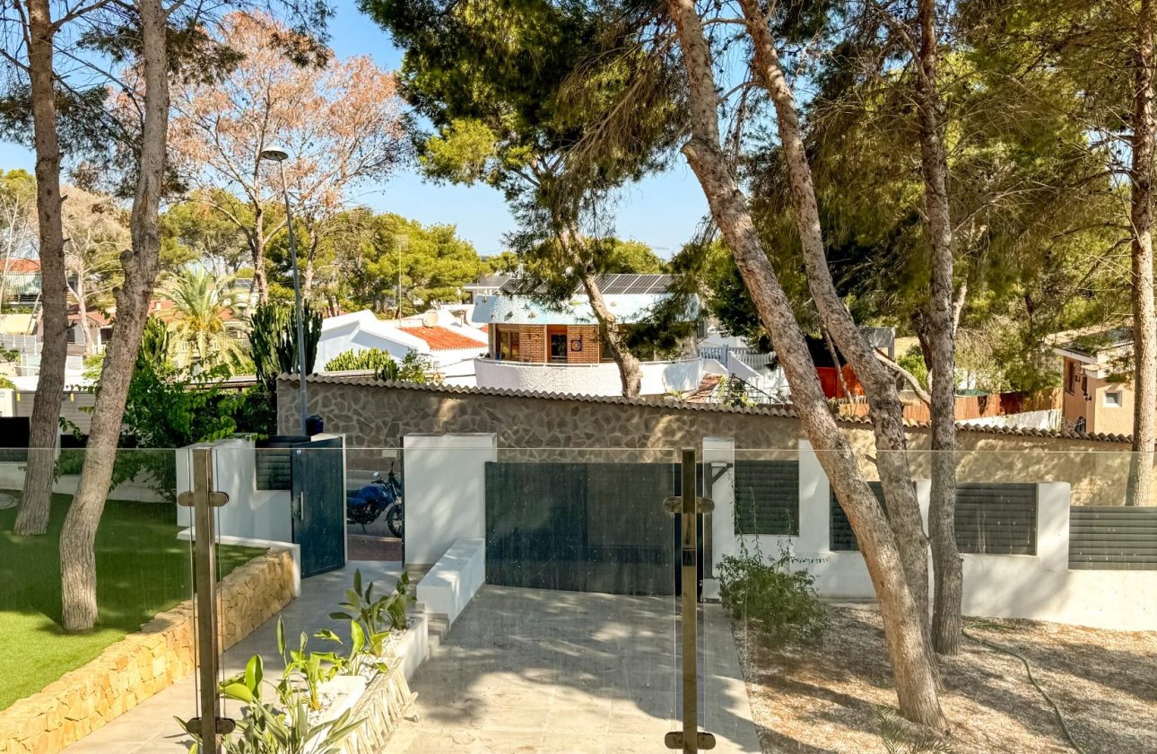Resale - Villa -
Torrevieja - Los Balcones - Los Altos del Edén
