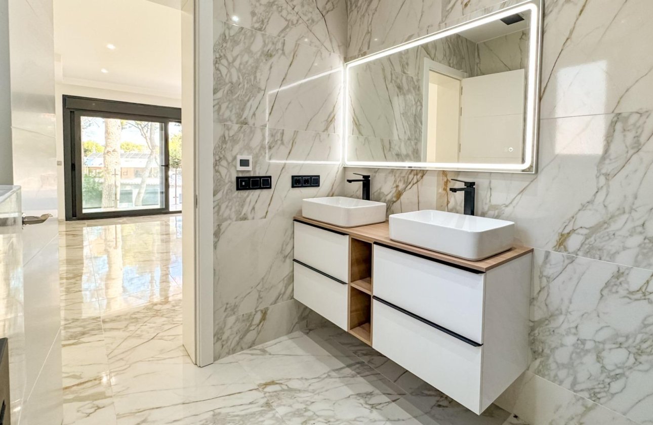 Resale - Villa -
Torrevieja - Los Balcones - Los Altos del Edén