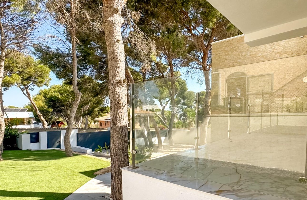 Resale - Villa -
Torrevieja - Los Balcones - Los Altos del Edén